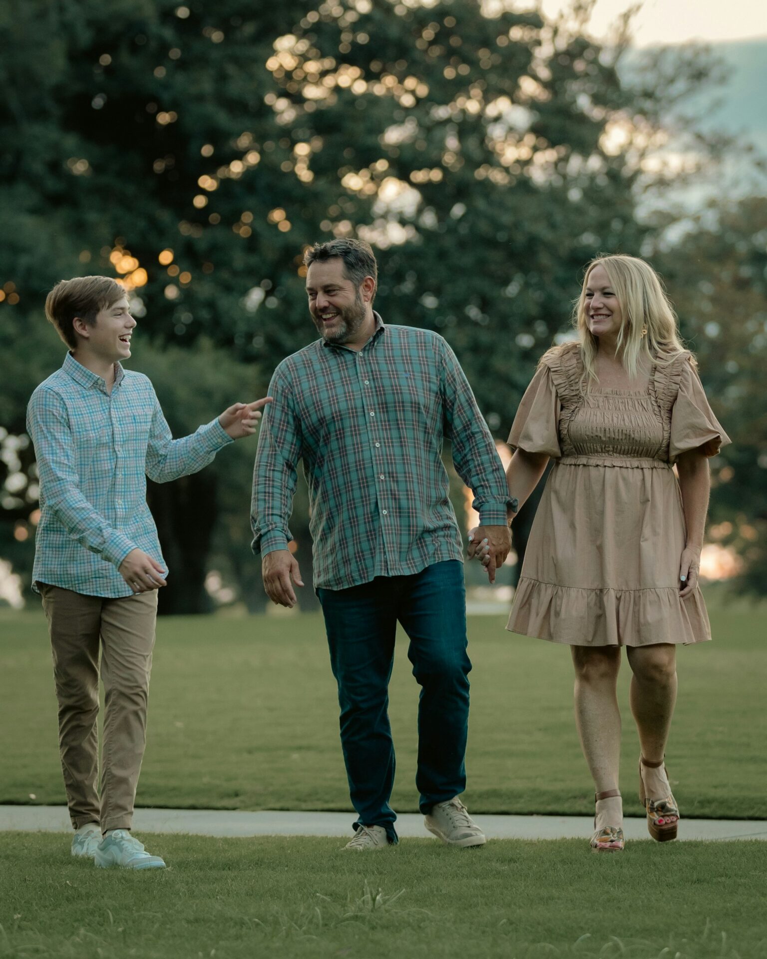 eli-phillips-xCaMwypxTJ0-unsplash happy family